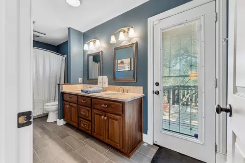 Bath - 21313 Carriage Dr, Tehachapi, CA 93561 photo 1 of 3