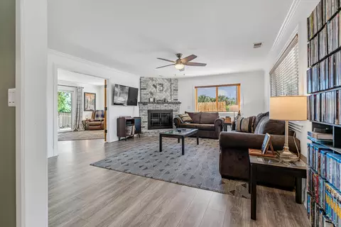 Living - 21313 Carriage Dr, Tehachapi, CA 93561 photo 1 of 2