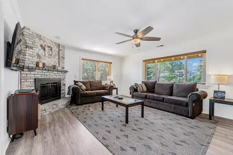 Living - 21313 Carriage Dr, Tehachapi, CA 93561 photo 2 of 2