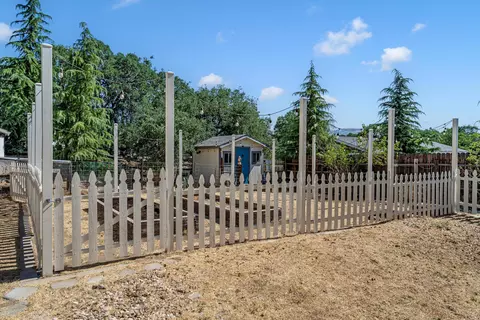 Exterior - 21313 Carriage Dr, Tehachapi, CA 93561 photo 6 of 11