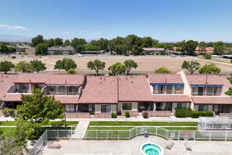 43334 32nd St UNIT 18, Lancaster, CA 93536