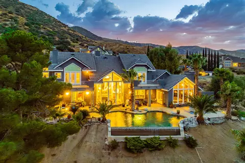 1030 Lakeview Dr, Palmdale, CA 93551