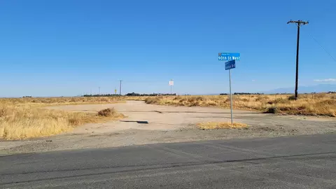 Ave B6 & 85th St W, Lancaster, CA 93536 photo 3