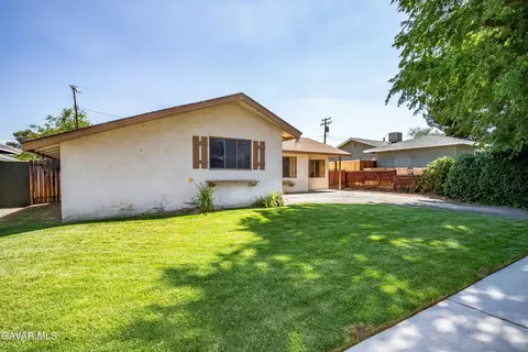 Exterior - 632 Oldfield St E, Lancaster, CA 93535 photo 3 of 11