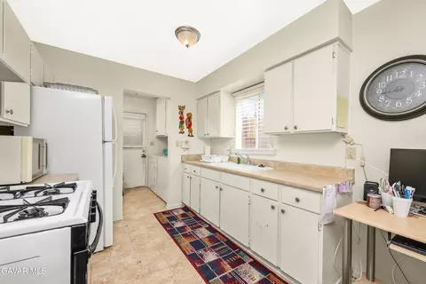 Kitchen - 632 Oldfield St E, Lancaster, CA 93535 photo 1 of 3