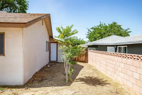 Exterior - 632 Oldfield St E, Lancaster, CA 93535 photo 11 of 11