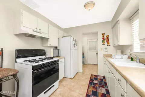 Kitchen - 632 Oldfield St E, Lancaster, CA 93535 photo 2 of 3