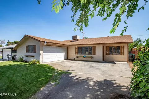 632 Oldfield St E, Lancaster, CA 93535