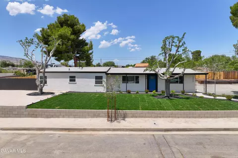 38905 11th St W, Palmdale, CA 93551