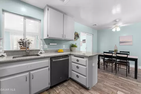 Kitchen - 18120 Bold Venture Dr, Tehachapi, CA 93561 photo 2 of 2