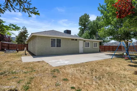Exterior - 18120 Bold Venture Dr, Tehachapi, CA 93561 photo 3 of 5