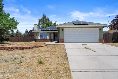 Exterior - 18120 Bold Venture Dr, Tehachapi, CA 93561 photo 2 of 5