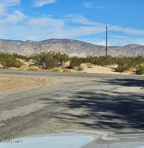 2768 Encina Ave, Mojave, CA 93501
