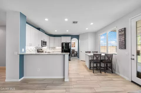 Kitchen - 4604 Trojan Ct, Lancaster, CA 93536 photo 2 of 6