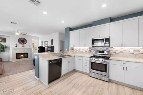 Kitchen - 4604 Trojan Ct, Lancaster, CA 93536 photo 4 of 6