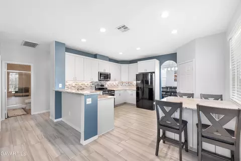 Kitchen - 4604 Trojan Ct, Lancaster, CA 93536 photo 3 of 6
