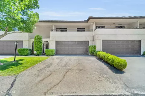 204 Hawk Ln, Palmdale, CA 93551