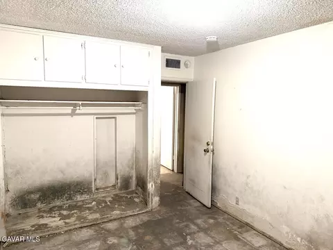 Bedroom - 46400 120th St E, Lancaster, CA 93535 photo 2 of 3