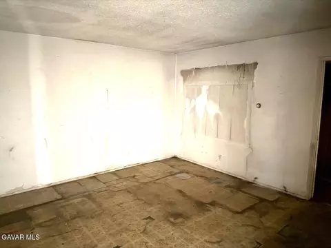 Living - 46400 120th St E, Lancaster, CA 93535 photo 1 of 1