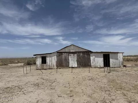 Exterior - 46400 120th St E, Lancaster, CA 93535 photo 3 of 5