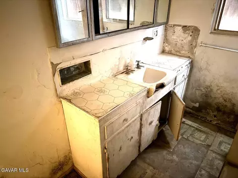 Bath - 46400 120th St E, Lancaster, CA 93535 photo 1 of 1