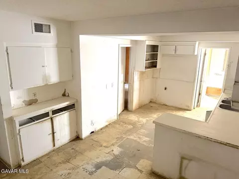 Kitchen - 46400 120th St E, Lancaster, CA 93535 photo 1 of 1