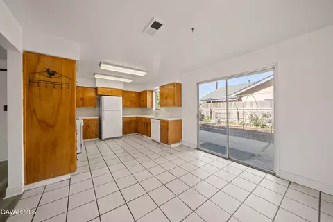Kitchen - 500 Oakwood St, Tehachapi, CA 93561 photo 1 of 5