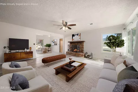Living - 500 Oakwood St, Tehachapi, CA 93561 photo 3 of 5