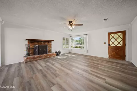 Living - 500 Oakwood St, Tehachapi, CA 93561 photo 1 of 5