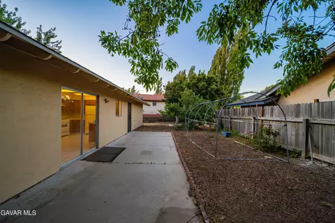 Exterior - 500 Oakwood St, Tehachapi, CA 93561 photo 5 of 6