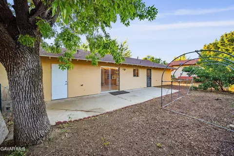Exterior - 500 Oakwood St, Tehachapi, CA 93561 photo 4 of 6