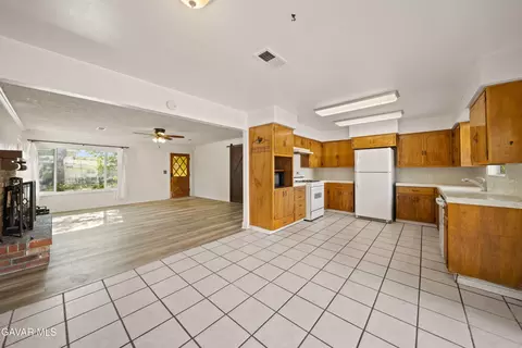 Kitchen - 500 Oakwood St, Tehachapi, CA 93561 photo 5 of 5