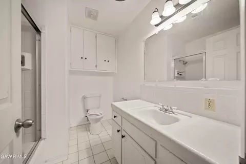Bath - 500 Oakwood St, Tehachapi, CA 93561 photo 1 of 3
