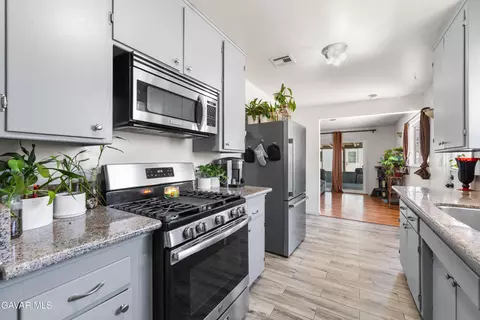 Kitchen - 44049 Elm Ave, Lancaster, CA 93534 photo 1 of 4