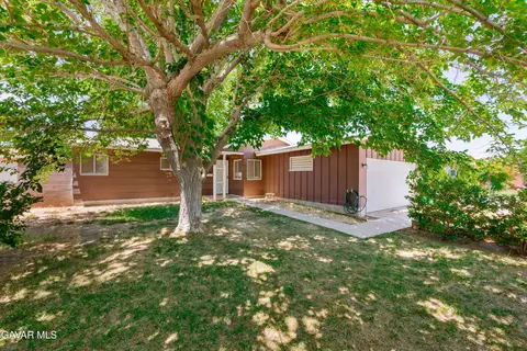 44049 Elm Ave, Lancaster, CA 93534