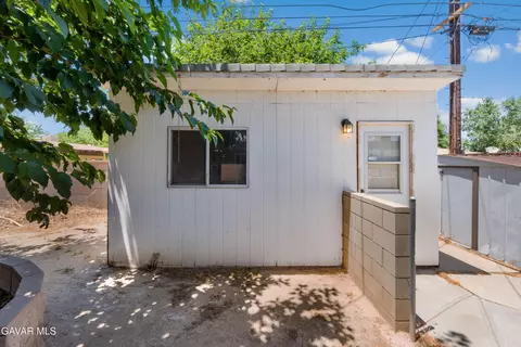 Exterior - 44049 Elm Ave, Lancaster, CA 93534 photo 2 of 2