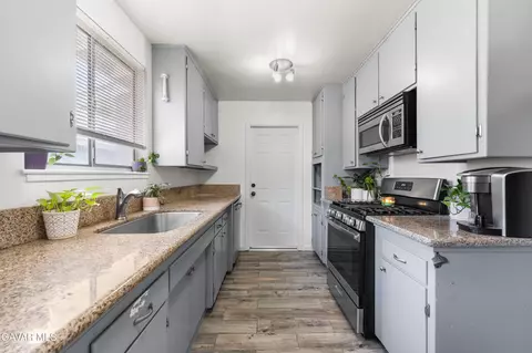 Kitchen - 44049 Elm Ave, Lancaster, CA 93534 photo 4 of 4