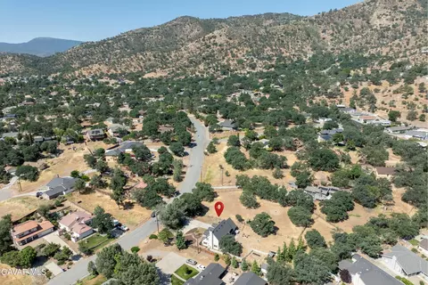 21317 Carriage Dr, Tehachapi, CA 93561 photo 4