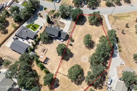 21317 Carriage Dr, Tehachapi, CA 93561 photo 2