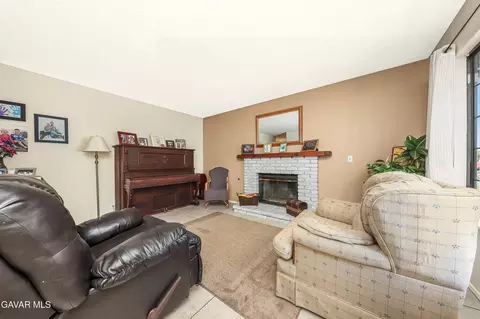 1037 Herzel Ave, Lancaster, CA 93535 photo 5