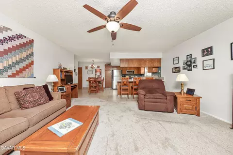 1037 Herzel Ave, Lancaster, CA 93535 photo 9