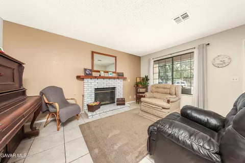 1037 Herzel Ave, Lancaster, CA 93535 photo 6