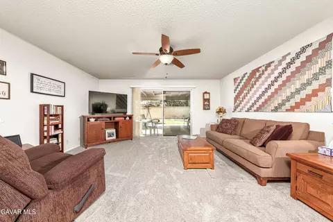 1037 Herzel Ave, Lancaster, CA 93535 photo 8