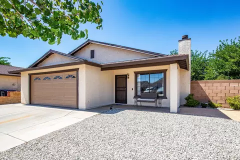 1037 Herzel Ave, Lancaster, CA 93535 photo 2