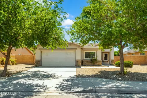 45722 Palm Ln, Lancaster, CA 93535 photo 2