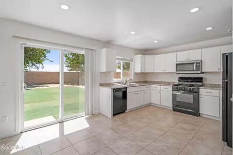 45722 Palm Ln, Lancaster, CA 93535 photo 8