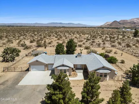 4961 Montiverde Rd, Mojave, CA 93501 photo 3