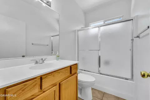 Bath - 43627 Rialto Dr, Lancaster, CA 93535 photo 2 of 2