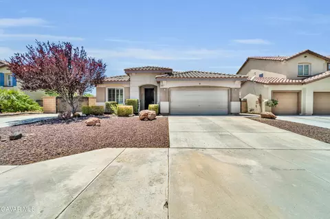 Exterior - 43627 Rialto Dr, Lancaster, CA 93535 photo 4 of 9