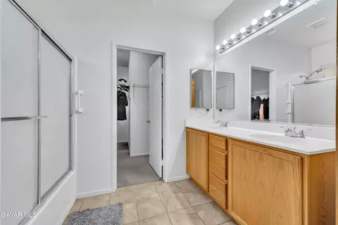 Bath - 43627 Rialto Dr, Lancaster, CA 93535 photo 1 of 2